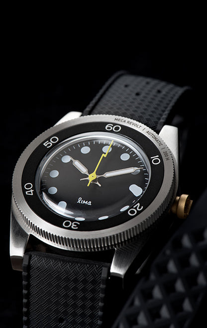 MECA REVOLT BLACK - GOLD BEZEL