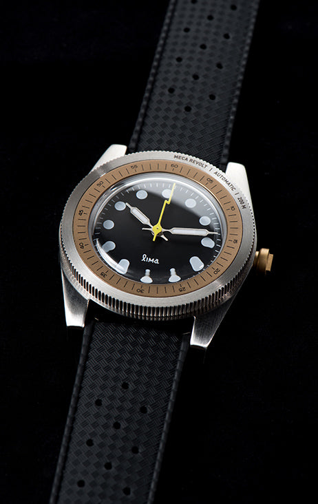 MECA REVOLT BLACK - GOLD BEZEL